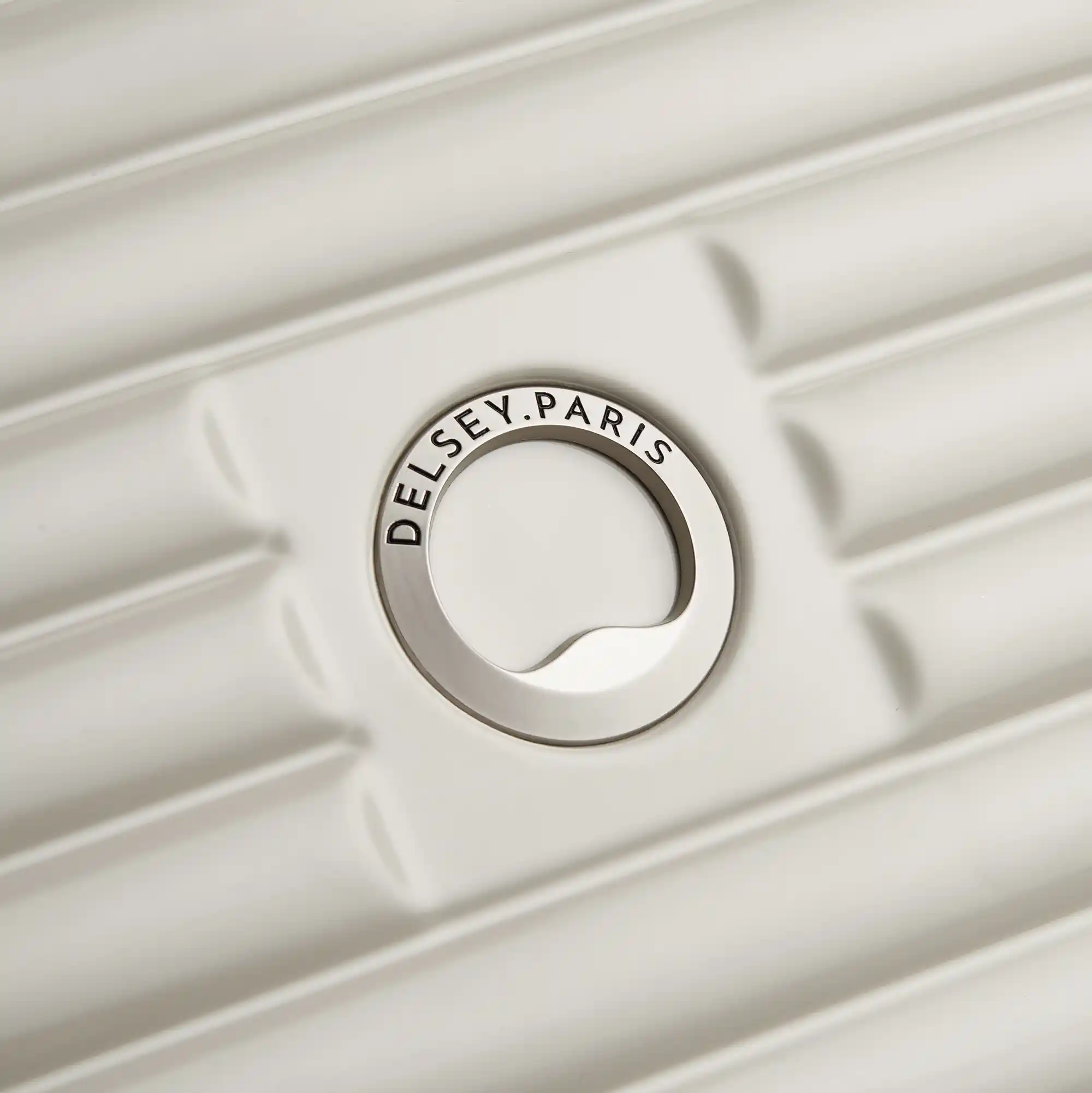 Cruise 3.0 - Large Expandable Spinner - Image 44