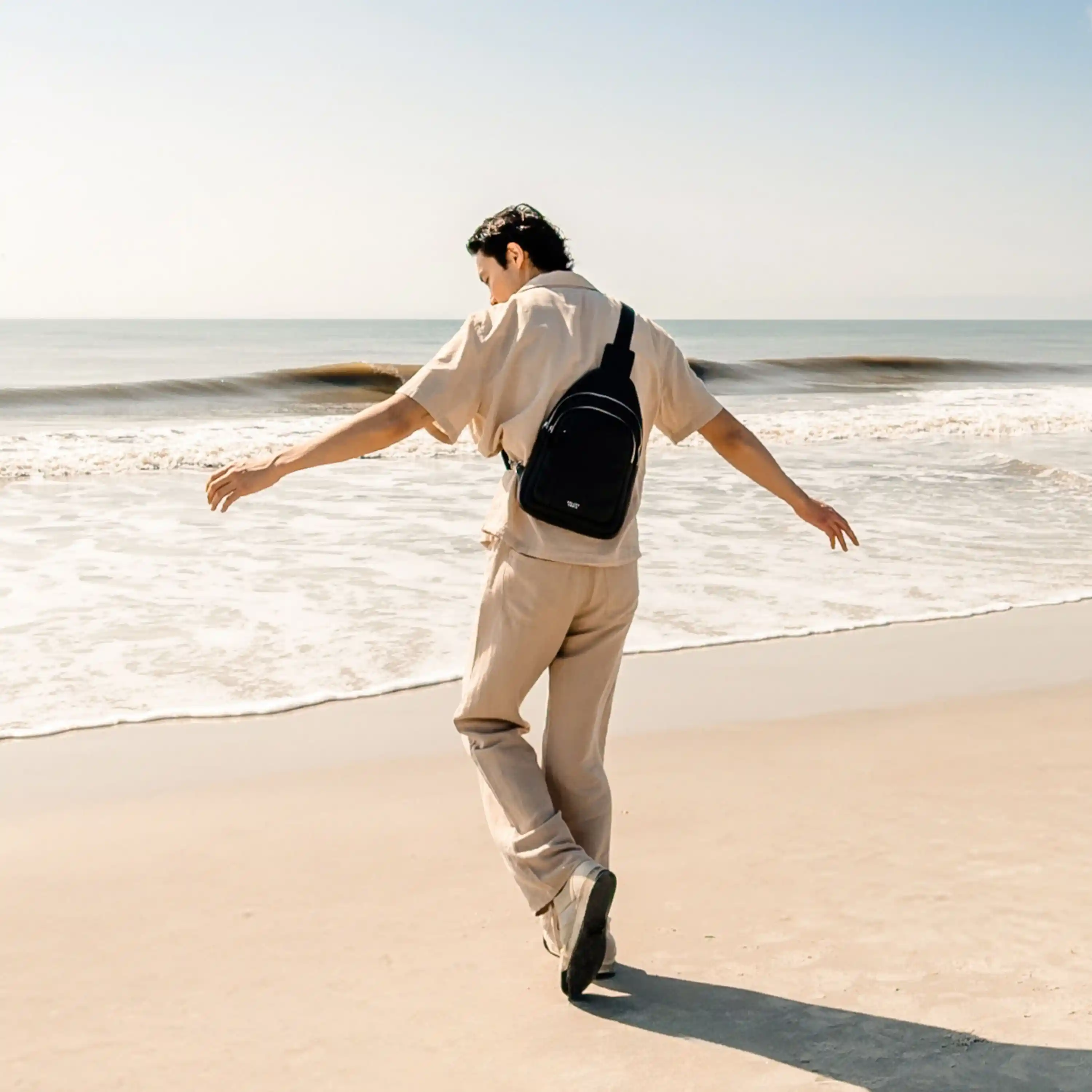 THE LEATHER COLLECTION - Leather Sling Bag - Image 6