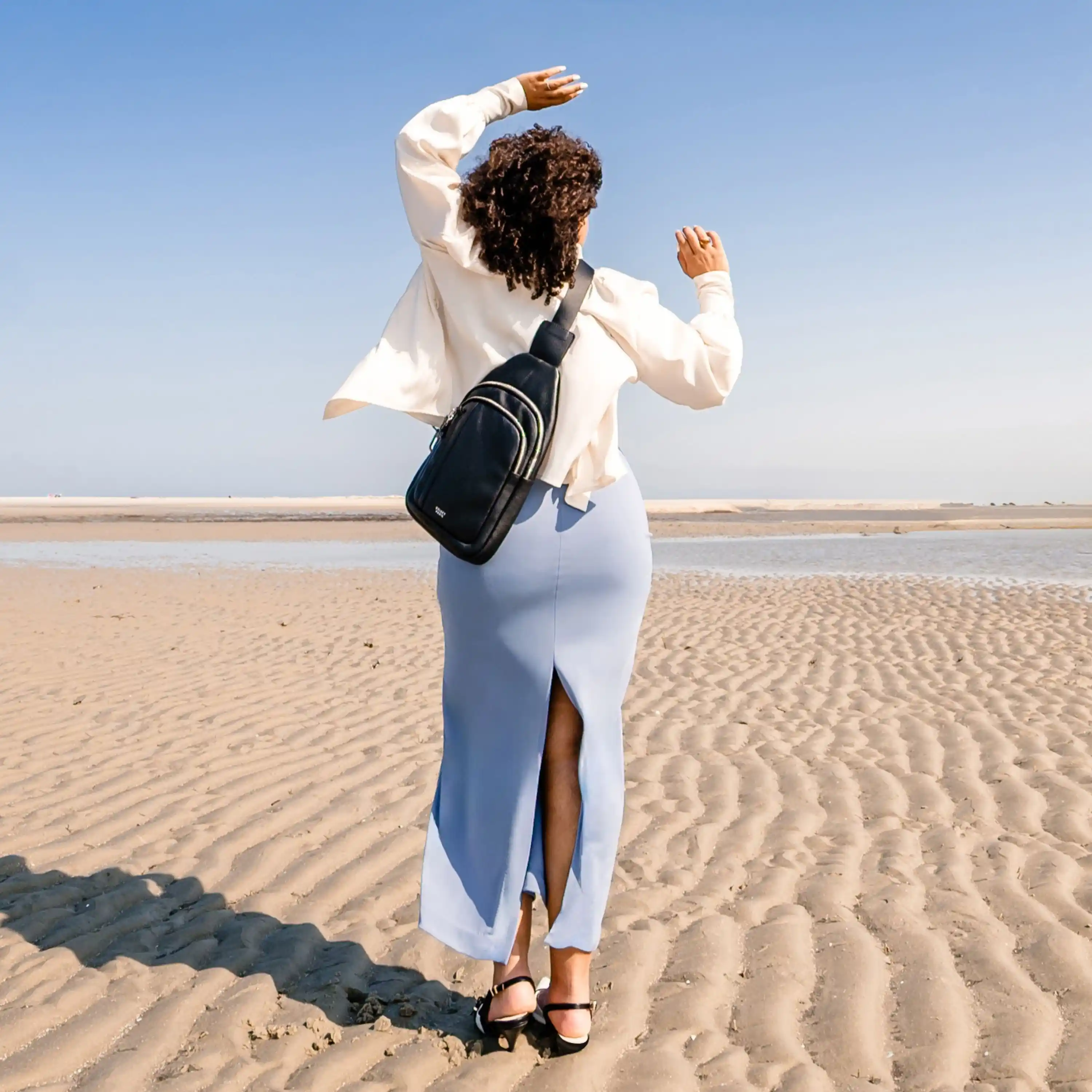 THE LEATHER COLLECTION - Leather Sling Bag - Image 7