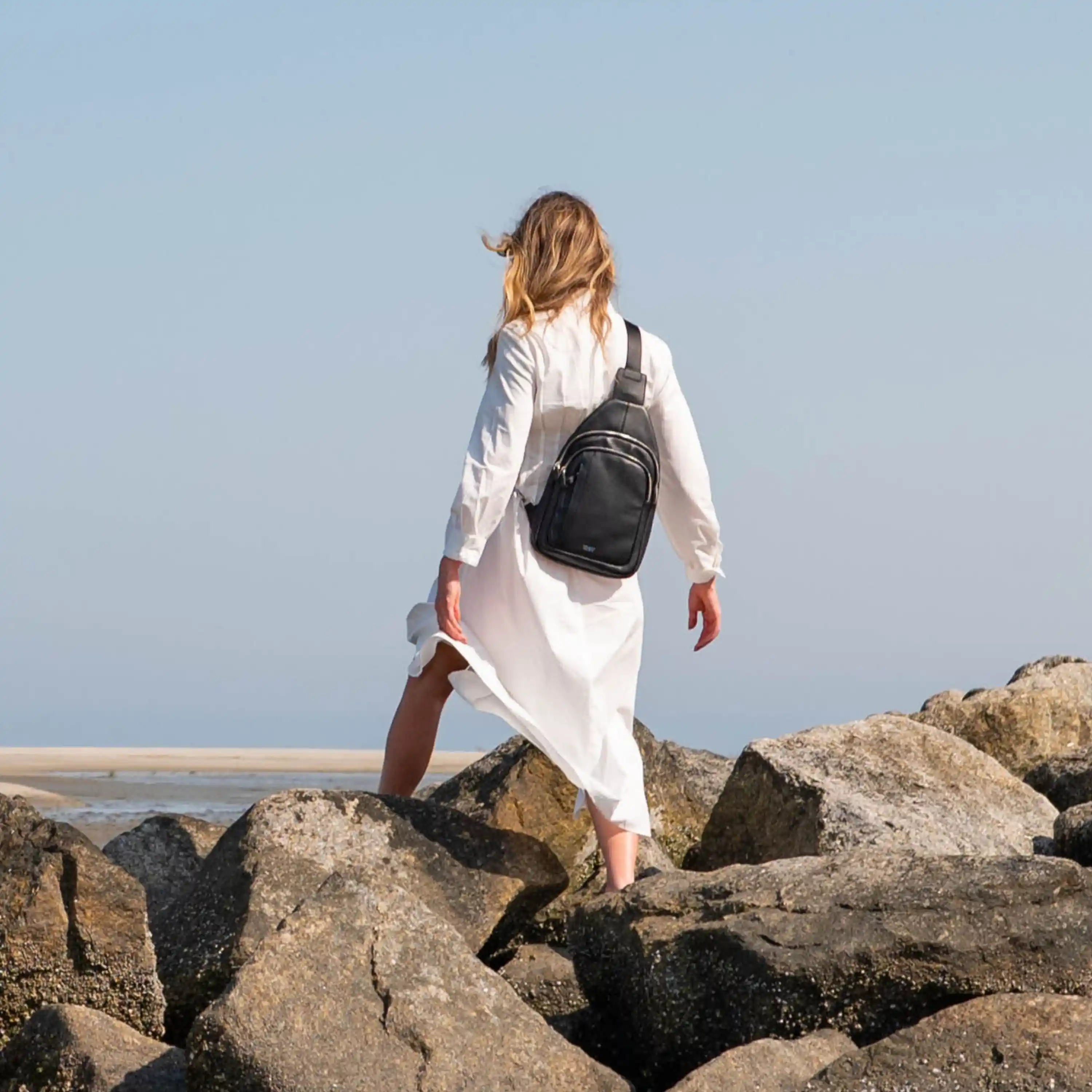 THE LEATHER COLLECTION - Leather Sling Bag - Image 8